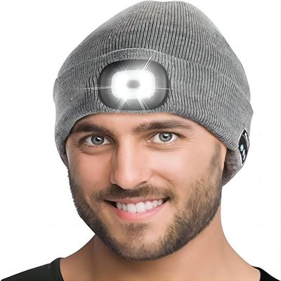 De Handen van de de Hoofdtelefoonshoed van sportenbluetooth Vrij met de Besprekingen Flahslight van de Muziektelefoon